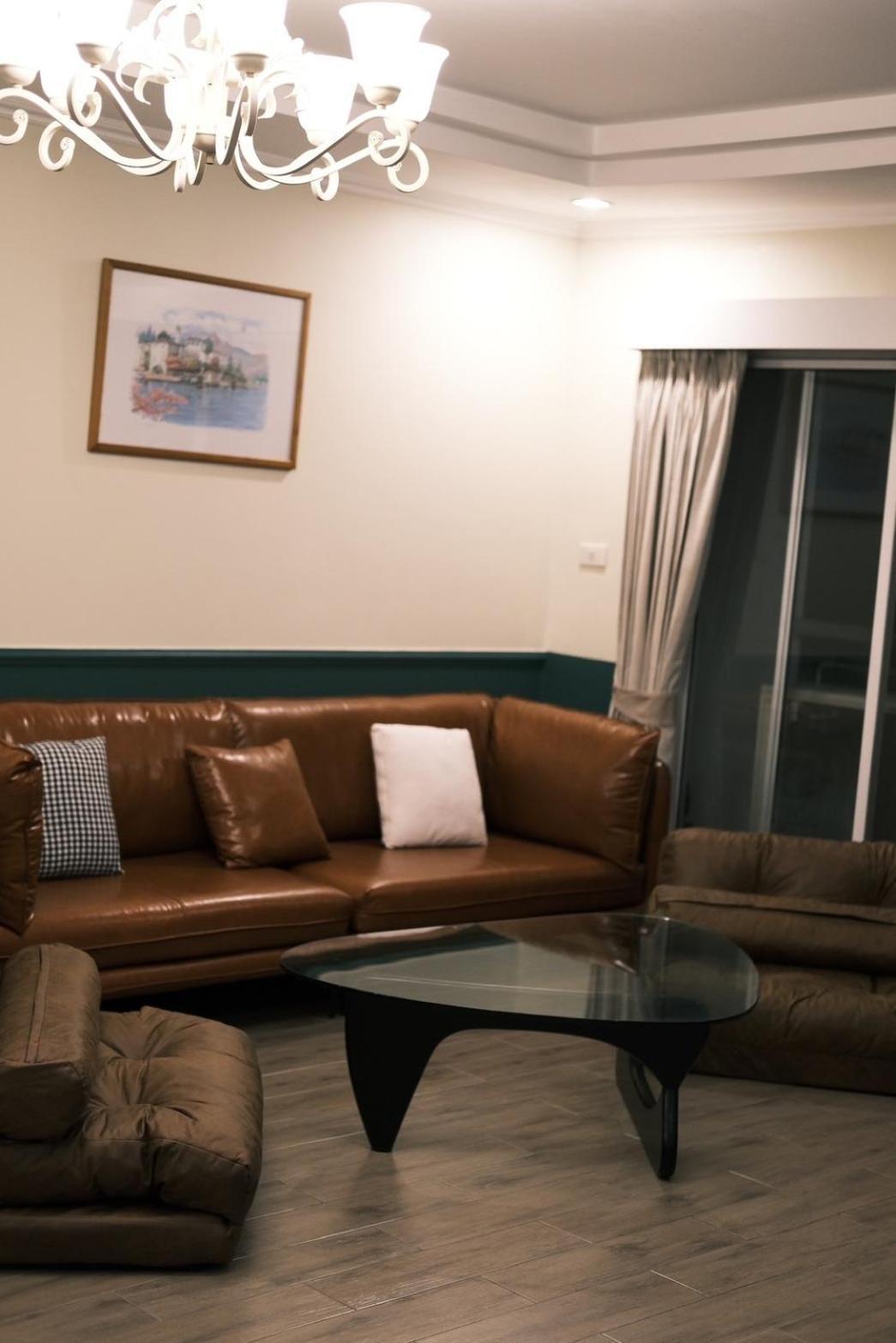 Mid-century Modern Retreat Căn hộ